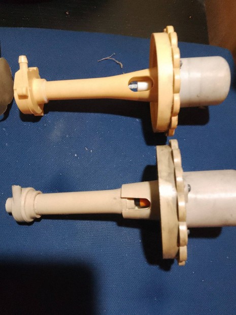 Szoci ablak mos tartlyok-12/24.V-Lada/Ifa.stb