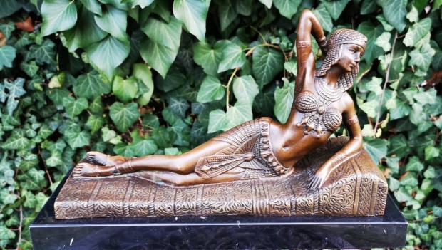 Szofn pihen kleoptra - bronz szobor