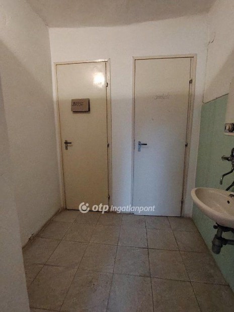 Sz�k�di elad� 160 nm-es h�z