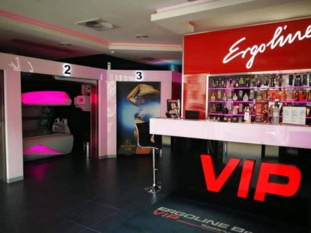 Szol�rium recepci�s �ll�s!