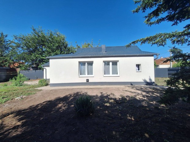 Szolnok Csal�di h�z