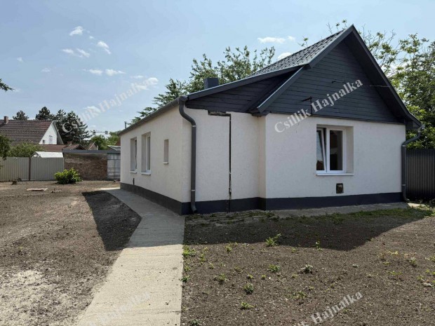 Szolnok Czakókert felújított, 60 m2-es, 2 szobás családi ház