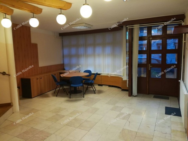 Szolnok M�ria �t 212 m2-es iroda/�zlethelyis�g