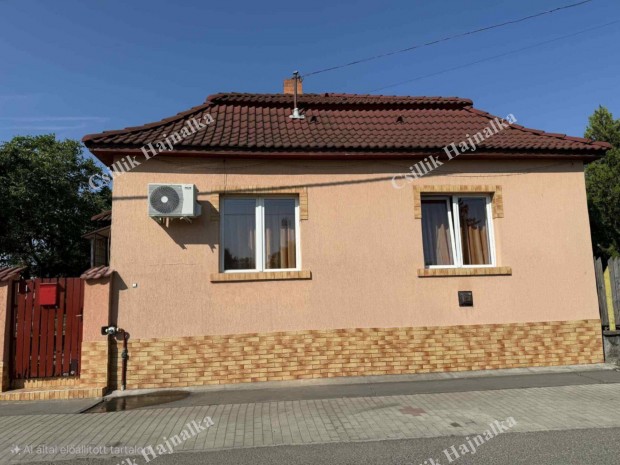 Szolnok Meggyesitelep felújított 111 m2-es duplakomfortos családi ház