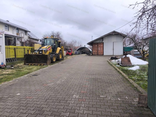 Szolnok-Szandasz�l�si telephely elad�!