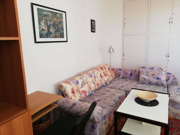 Szolnok Tallinn v�rosr�sz�ben k�tszob�s 2.emeleti alb�rlet kiad�