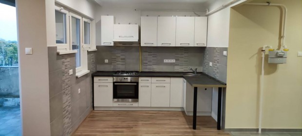 Szolnok, Dr. Sebest�ny Gy. �t, 51 m2-es lak�s