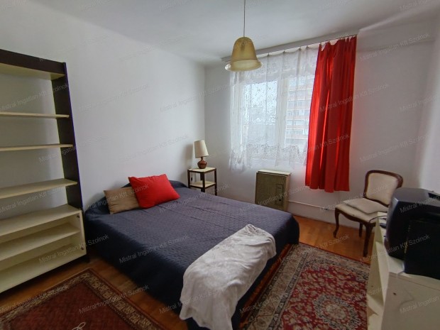 Szolnok belv�ros�ban 2 szob�s lak�s elad�