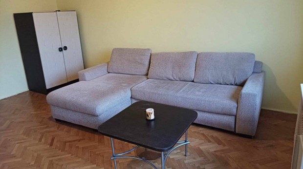 Szolnok belvárosában 2 szobás lakás kiadó