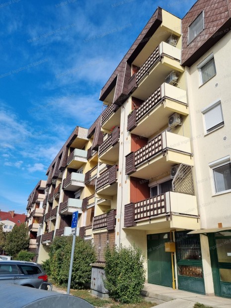 Szolnok belv�ros�ban 48 nm-es lak�s elad�!