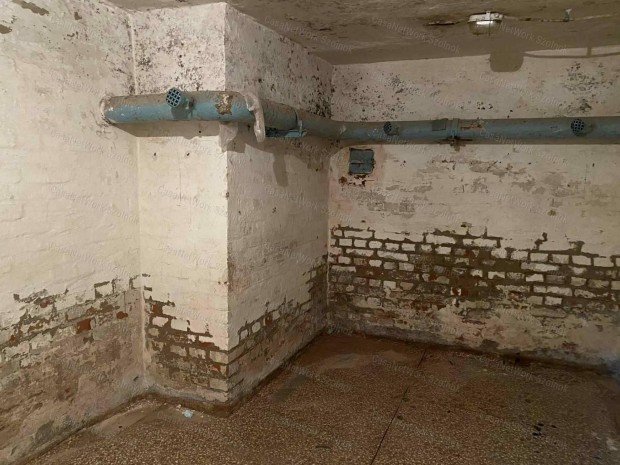 Szolnok belv�ros�ban Boldog S �ton rakt�r (pincehelyis�g) elad�!