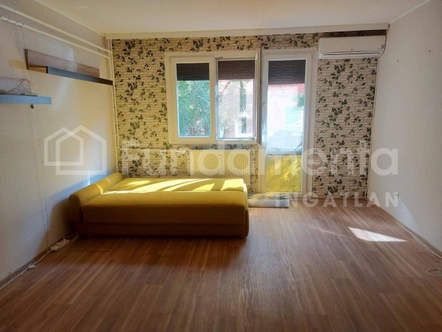 Szolnok belv�ros�ban, 62m2-es,1eg�sz+2f�lszob�s,f�ldszinti lak�s elad�