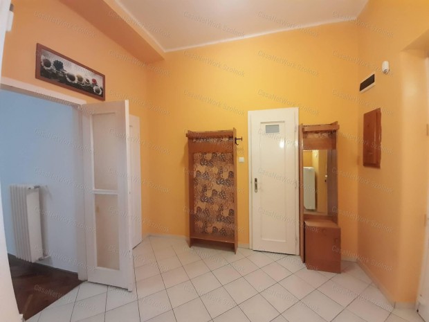 Szolnok belv�ros�ban lak�s kiad�!