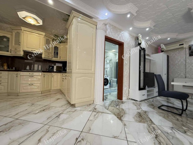 Szolnok központjában újszerű, 93 m2-es, 3 szobás családi ház