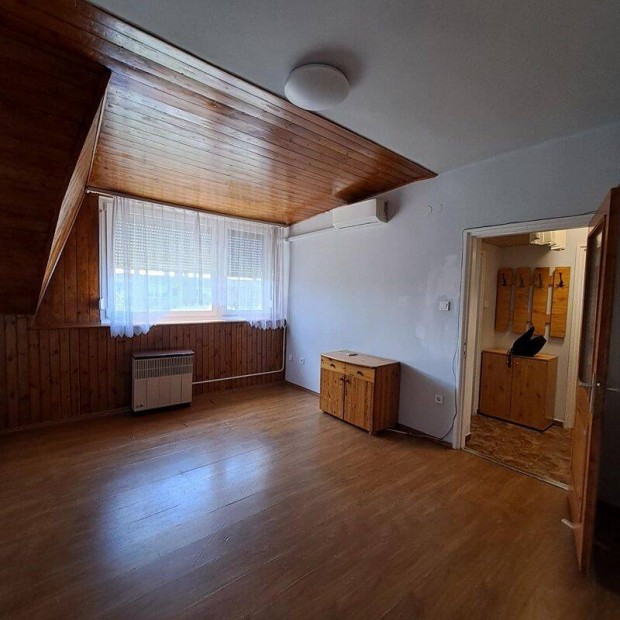 Szolnok k�zpontj�t�l p�r percre k�lt�zhet� 33 m2 alb�rleti lak�s kiad�