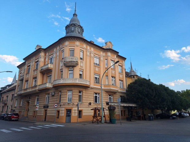 Szolnok legszebb r�sz�n -Elad� bels� k�tszintes lak�s