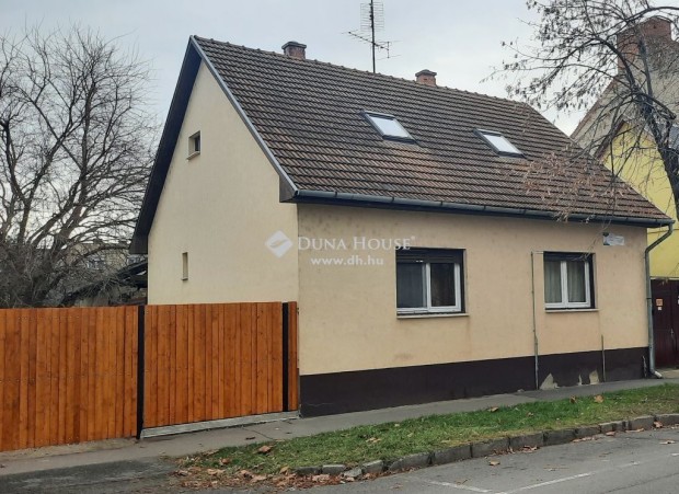Szolnoki 100 nm-es ház eladó