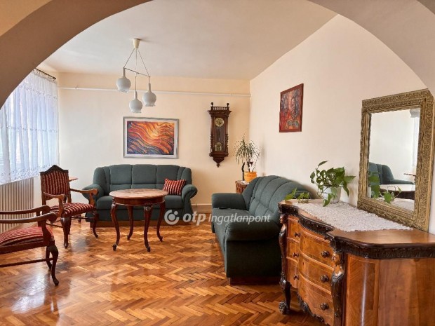 Szolnoki 120 nm-es h�z elad�