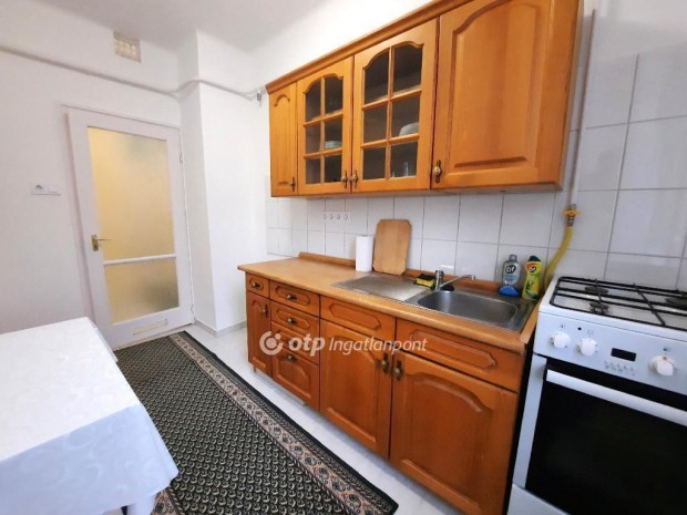 Szolnoki 37 nm-es lak�s elad�