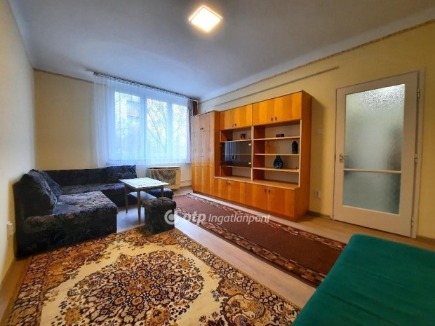 Szolnoki 37 nm-es lak�s elad�