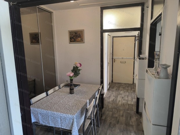 Szolnoki 48m2-es felújított lakás eladó!