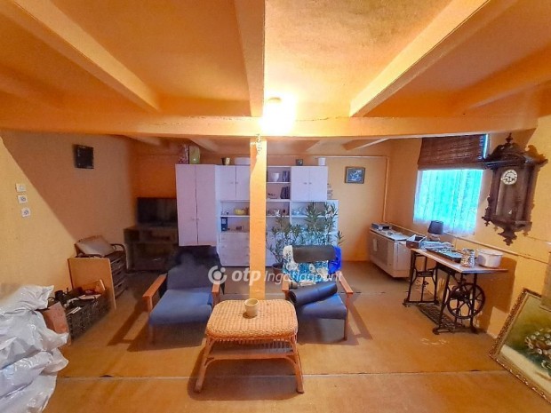 Szolnoki 62 nm-es h�z elad�