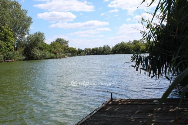 Szolnoki elad� 105 nm-es h�z