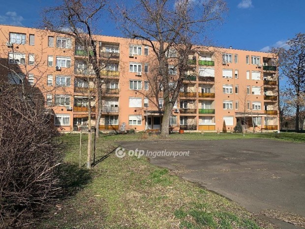 Szolnoki elad� 54 nm-es lak�s