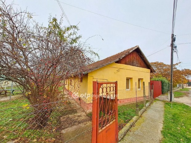 Szolnoki elad� 62 nm-es h�z