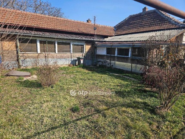 Szolnoki elad� 82 nm-es h�z