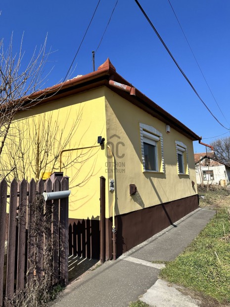 Szolnoki eladó tégla családi ház