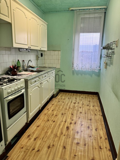 Szolnoki elad� t�gla t�rsash�zi lak�s