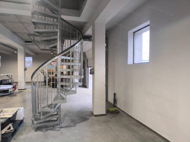 Szolnoki k�tszintes, 533m2-es ingatlan elad�!