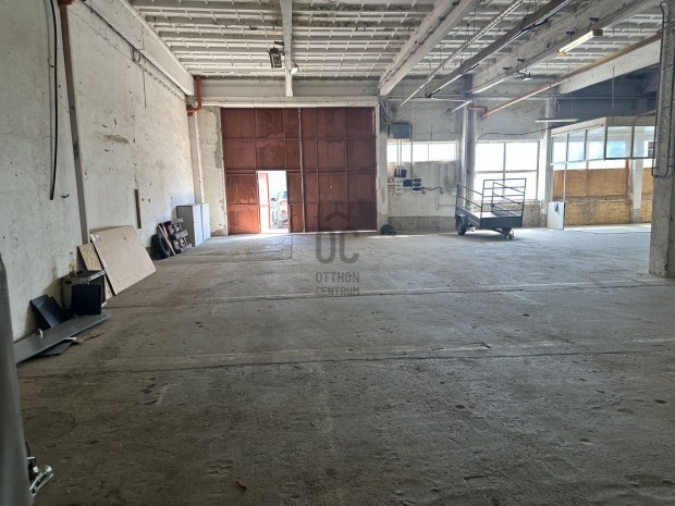 Szolnoki kiad� �zleti c�l� ingatlan