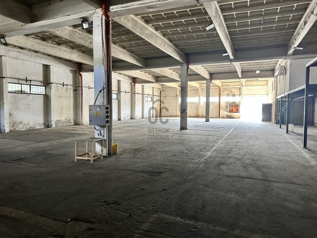 Szolnoki kiad� �zleti c�l� ingatlan