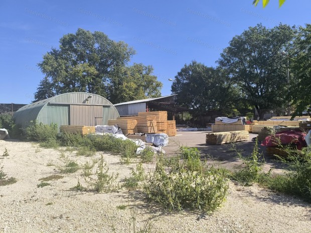 Szolnoki telephely csarnokkal kiad�!