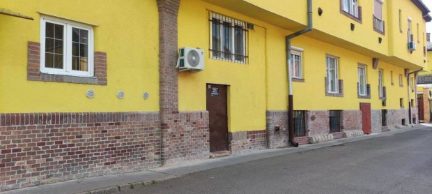 Szolnokon 3 szob�s lak�s elad�