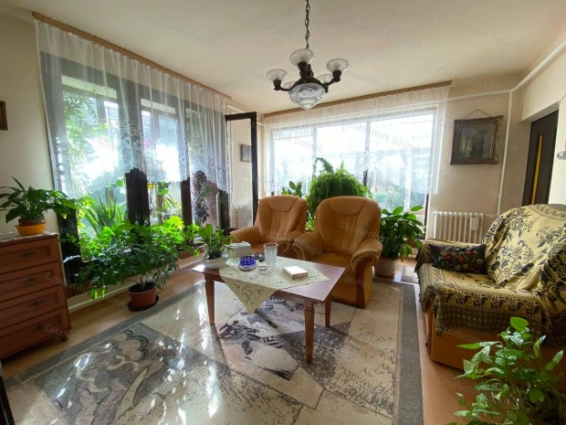 Szolnokon 5+1 szob�s csal�di h�z elad�!