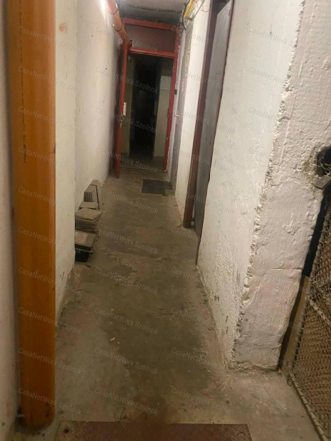 Szolnokon a Malom utc�ban 9 m2-s pince rekesz elad�!