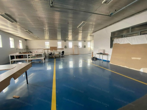 Szolnokon a Nagys�ndor J�zsef �ton t�bb helyis�gb�l �ll� m�hely kiad�!