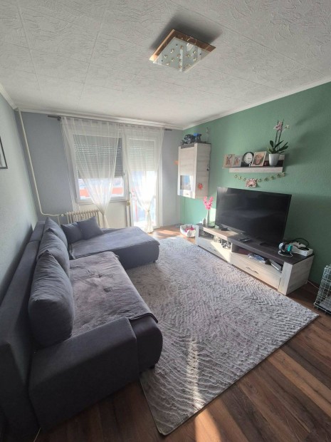 Szolnokon a Sz�chenyi lak�telepen lak�s elad�