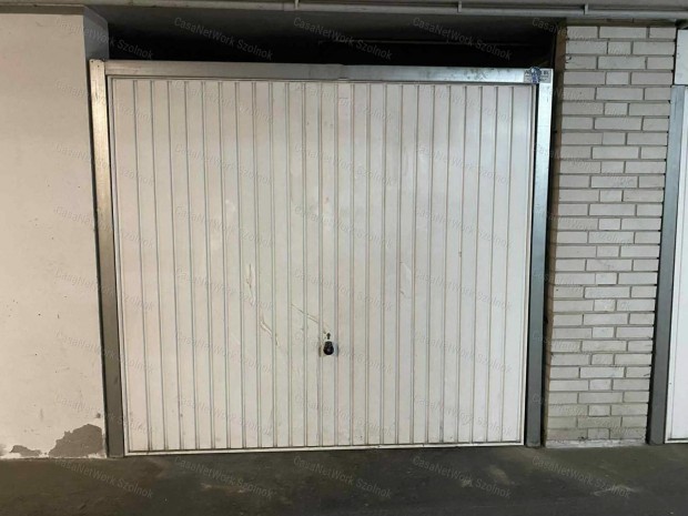 Szolnokon a Tfenk ton garzs kiad!