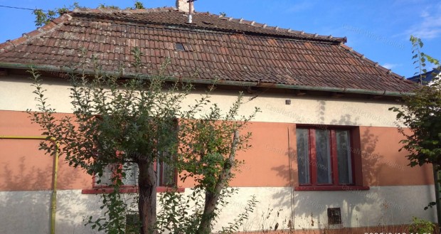 Szolnokon elad� fel�j�tand� kertes csal�di h�z!