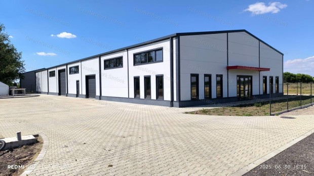 Szolnokon ipari ter�leten elad� �j ipari csarnok telekkel!