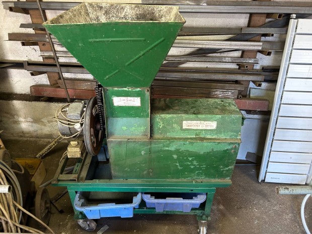 Sz�l� bogy�z� dar�l�