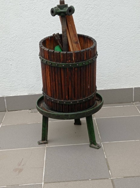 Szőlő prés kis méretű