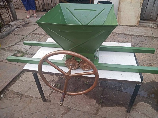 Szőlődaráló , újszerű állapotban