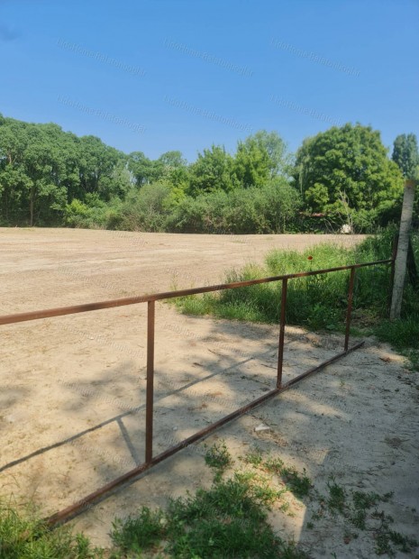 Szőlősgyörökön telek eladó