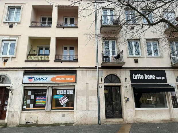 Szombathely F� t�r 44. sz�m alatt kiad� egy 55 m-es, Pincehelyis�g