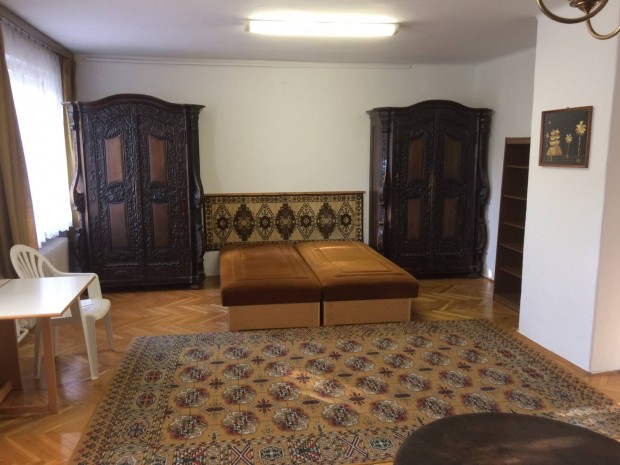 Szombathely belv�ros�ban 50 m2 lak�s kiad�